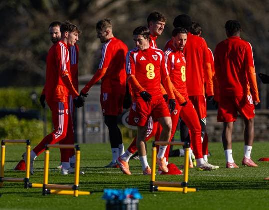 Football - FIFA World Cup, WM, Weltmeisterschaft, Fussball 2026 - Qualifying - Group J - Wales v North Macedonia - MD-1 CARDIFF, WALES - Monday, November 17, 2025: Wales Harry Wilson during a training session at the Vale Resort ahead of the FIFA World Cup Qualifying Group J match between Wales and North Macedonia. (Photo by David Rawcliffe Propaganda) CARDIFF Cardiff City Stadium CARDIFF WALES  Copyright: xDavidxRawcliffex P2025-11-17-Wales_North_Macedonia_MD_1-20
