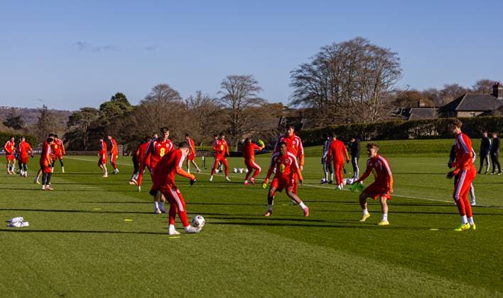Football - FIFA World Cup, WM, Weltmeisterschaft, Fussball 2026 - Qualifying - Group J - Wales v North Macedonia - MD-1 CARDIFF, WALES - Monday, November 17, 2025: Wales Ronan Kpakio during a training session at the Vale Resort ahead of the FIFA World Cup Qualifying Group J match between Wales and North Macedonia. (Photo by David Rawcliffe Propaganda) CARDIFF Cardiff City Stadium CARDIFF WALES  Copyright: xDavidxRawcliffex P2025-11-17-Wales_North_Macedonia_MD_1-35