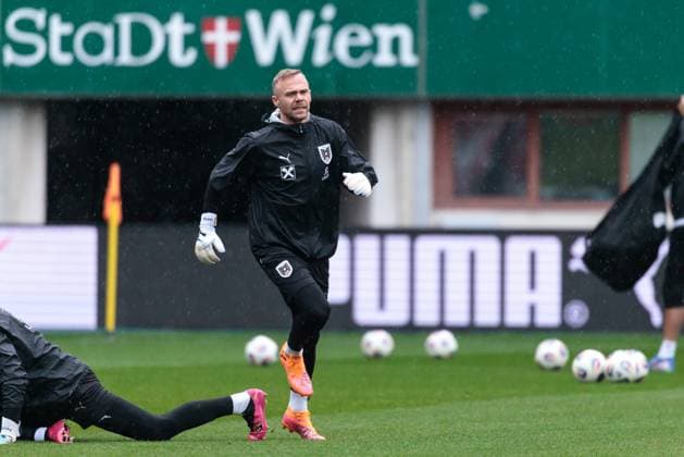 SOCCER - FIFA WC quali, AUT vs BIH VIENNA,AUSTRIA,17.NOV.25 - FIFA World Cup, WM, Weltmeisterschaft, Fussball 2026, European Qualifiers, group stage, OEFB international match, Länderspiel, Nationalmannschaft Austria vs Bosnia and Herzegovina, preview, training AUT. Image shows Alexander Schlager (AUT). GEPAxpictures xArminxRauthner