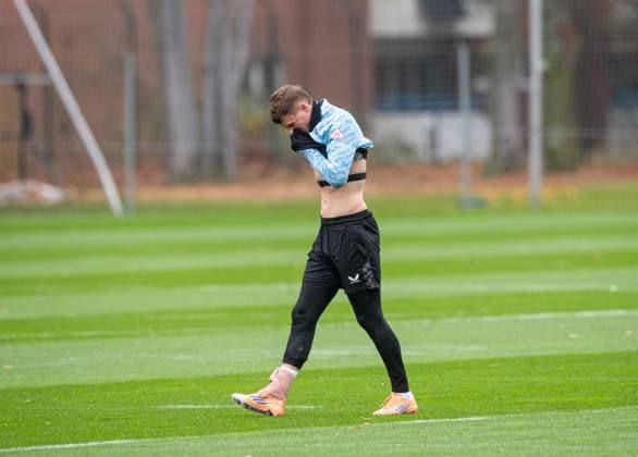 Fussball, Herren, Saison 2025 26, 2. Bundesliga, Hertha BSC, Training, Michael Cuisance (Hertha BSC) mit bandagiertem rechten Knöchel, 17.11. 2025,