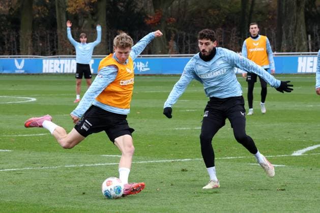 DEU, DFL, 2. FBL Hertha BSC, Training, 17.11.2025, Sportforum, Berlin, DEU, DFL, 2. FBL Hertha BSC, Training, im Bild Luca Schuler (Hertha BSC Berlin 18), Agust’n Rogel (Hertha BSC Berlin 3) DFL - regulations prohibit any use of Photographs as image sequences and or quasi-video