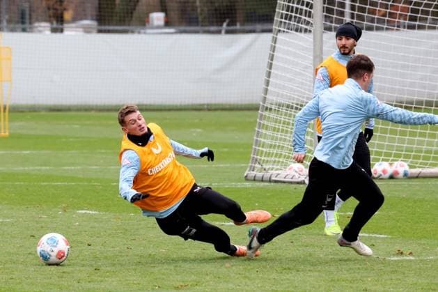 DEU, DFL, 2. FBL Hertha BSC, Training, 17.11.2025, Sportforum, Berlin, DEU, DFL, 2. FBL Hertha BSC, Training, im Bild Michael Cuisance (Hertha BSC Berlin 10), Diego Demme (Hertha BSC Berlin 6) DFL - regulations prohibit any use of Photographs as image sequences and or quasi-video