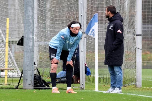 DEU, DFL, 2. FBL Hertha BSC, Training, 17.11.2025, Sportforum, Berlin, DEU, DFL, 2. FBL Hertha BSC, Training, im Bild Fabian Reese (Hertha BSC Berlin 11), verletzt DFL - regulations prohibit any use of Photographs as image sequences and or quasi-video