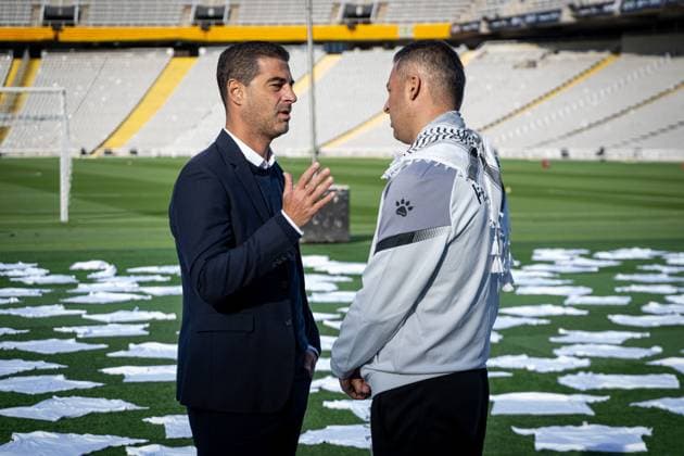 Catalunya coach Gerard Lopez and Palestine coach Ihab Abu Jazar stand together before kickoff, presenting 400 white shirts one for each of the 400 lives lost in Gaza. In Barcelona, Barcelona, Spain, on November 17 2025. Photo by Felipe Mondino Copyright: x@FELIPExMONDINOx