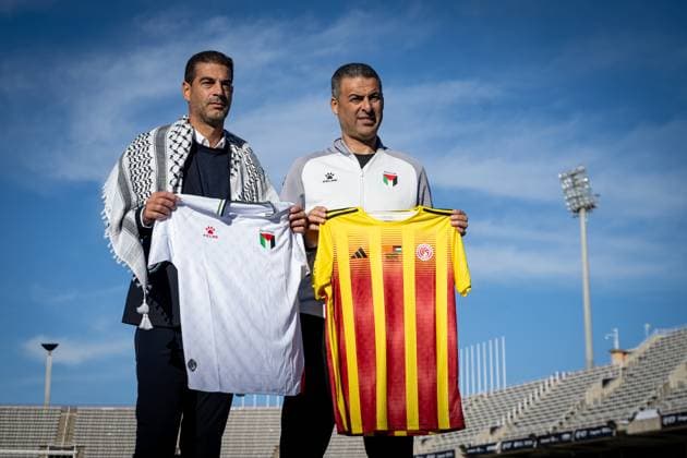 Catalunya coach Gerard Lopez and Palestine coach Ihab Abu Jazar stand together before kickoff, presenting 400 white shirts one for each of the 400 lives lost in Gaza. In Barcelona, Barcelona, Spain, on November 17 2025. Photo by Felipe Mondino Copyright: x@FELIPExMONDINOx