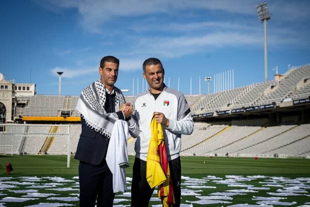 Catalunya coach Gerard Lopez and Palestine coach Ihab Abu Jazar stand together before kickoff, presenting 400 white shirts one for each of the 400 lives lost in Gaza. In Barcelona, Barcelona, Spain, on November 17 2025. Photo by Felipe Mondino Copyright: x@FELIPExMONDINOx
