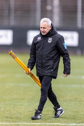 Fussball, Saison 2025 2026, 3. Liga, Trainingsplatz am Donaustadion, Öffentliches Training SSV Ulm 1846 Fußball, 17.11.2025 17.11.2025, Fussball, Saison 2025 2026, 3. Liga, Trainingsplatz am Donaustadion, Öffentliches Training SSV Ulm 1846 Fußball, erste Einheit vom neuen Cheftrainer Pavel Dotchev (SSV Ulm 1846 Fußball) Foto: Lucca Fundel Ulm Trainingsplatz am Donaustadion Baden-Württemberg Deutschland