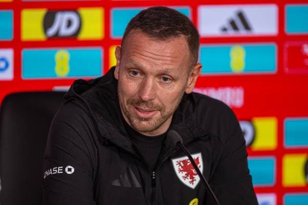 Football - FIFA World Cup, WM, Weltmeisterschaft, Fussball 2026 - Qualifying - Group J - Wales v North Macedonia - MD-1 CARDIFF, WALES - Monday, November 17, 2025: Wales manager Craig Bellamy during a press conference, PK, Pressekonferenz at the Vale Resort ahead of the FIFA World Cup Qualifying Group J match between Wales and North Macedonia. (Photo by David Rawcliffe Propaganda) CARDIFF Cardiff City Stadium CARDIFF WALES  Copyright: xDavidxRawcliffex P2025-11-17-Wales_North_Macedonia_MD_1-65