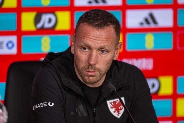 Football - FIFA World Cup, WM, Weltmeisterschaft, Fussball 2026 - Qualifying - Group J - Wales v North Macedonia - MD-1 CARDIFF, WALES - Monday, November 17, 2025: Wales manager Craig Bellamy during a press conference, PK, Pressekonferenz at the Vale Resort ahead of the FIFA World Cup Qualifying Group J match between Wales and North Macedonia. (Photo by David Rawcliffe Propaganda) CARDIFF Cardiff City Stadium CARDIFF WALES  Copyright: xDavidxRawcliffex P2025-11-17-Wales_North_Macedonia_MD_1-71