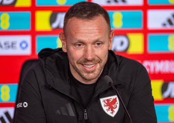 Football - FIFA World Cup, WM, Weltmeisterschaft, Fussball 2026 - Qualifying - Group J - Wales v North Macedonia - MD-1 CARDIFF, WALES - Monday, November 17, 2025: Wales manager Craig Bellamy during a press conference, PK, Pressekonferenz at the Vale Resort ahead of the FIFA World Cup Qualifying Group J match between Wales and North Macedonia. (Photo by David Rawcliffe Propaganda) CARDIFF Cardiff City Stadium CARDIFF WALES  Copyright: xDavidxRawcliffex P2025-11-17-Wales_North_Macedonia_MD_1-89