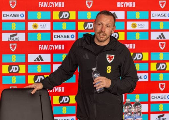 Football - FIFA World Cup, WM, Weltmeisterschaft, Fussball 2026 - Qualifying - Group J - Wales v North Macedonia - MD-1 CARDIFF, WALES - Monday, November 17, 2025: Wales Craig Bellamy during a press conference, PK, Pressekonferenz at the Vale Resort ahead of the FIFA World Cup Qualifying Group J match between Wales and North Macedonia. (Photo by David Rawcliffe Propaganda) CARDIFF Cardiff City Stadium CARDIFF WALES  Copyright: xDavidxRawcliffex P2025-11-17-Wales_North_Macedonia_MD_1-95