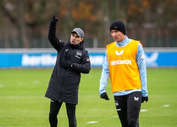 Fussball, Herren, Saison 2025 26, 2. Bundesliga, Hertha BSC, Training, v.l. Trainer Stefan Leitl (Hertha BSC), Paul Seguin (Hertha BSC), 17.11. 2025,