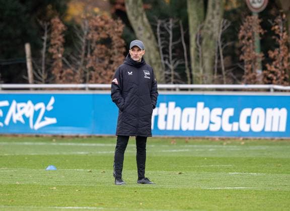 Fussball, Herren, Saison 2025 26, 2. Bundesliga, Hertha BSC, Training, Trainer Stefan Leitl (Hertha BSC), 17.11. 2025,