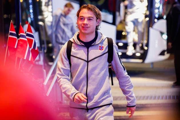 Folk festival after World Cup qualification Oslo 20251117 The Norwegian men s national football team arrives at the hotel at Storo The men s national team awaits a public celebration at Radhusplassen after the victory in the World Cup qualifying match in football between Norway and Italy at San Siro Photo Jonas Been Henriksen NTB Oslo Norway EDITORIAL USE ONLY RESTRICTED USE FOR BETTING COMPANIES  Copyright: xJonasxBeenxHenriksenx xNTBx