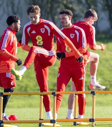 Wales Training Joe Rodon (L) and Ethan Ampadu (R) warm up during the Wales Training session at The Vale Resort, Hensol UK Newspapers OUT Copyright: xKaraxThomasx FIL-22511-0020