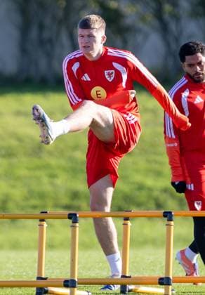 Wales Training Jordan James warms up during the Wales Training session at The Vale Resort, Hensol UK Newspapers OUT Copyright: xKaraxThomasx FIL-22511-0021