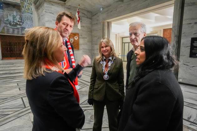 Folk festival after World Cup qualification Oslo 20251117 Prime Minister Jonas Gahr Store left , Minister of Culture and Equality Lubna Jaffery, Anita Leirvik North, City Councillor Eirik Lae Solberg, Mayor of Oslo Anne Lindboe and Karl Petter Loken arrive at the City Hall The men s national team awaits a public celebration at the City Hall Square after the victory in the World Cup qualifying match in football between Norway and Italy at San Siro Photo Terje Pedersen NTB Oslo Norway EDITORIAL USE ONLY RESTRICTED USE FOR BETTING COMPANIES  Copyright: xTerjexPedersenx xNTBx