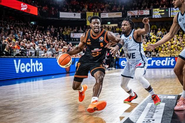1. Basketball Bundesliga, easyCredit BBL, Saison 2025 2026, Herren, Pokal. Viertelfinale, 17.11.2025, RASTA Vechta - EWE Baskets Oldenburg TJ Bamba ( 5 - RASTA Vechta) in Aktion Vechta RASTA Dome Niedersachsen Deutschland