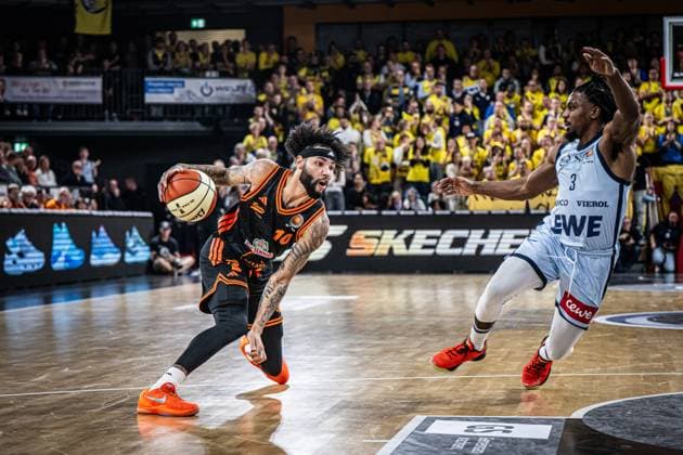 1. Basketball Bundesliga, easyCredit BBL, Saison 2025 2026, Herren, Pokal. Viertelfinale, 17.11.2025, RASTA Vechta - EWE Baskets Oldenburg Tevin Brown ( 10 - RASTA Vechta) al Vechta RASTA Dome Niedersachsen Deutschland