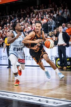 1. Basketball Bundesliga, easyCredit BBL, Saison 2025 2026, Herren, Pokal. Viertelfinale, 17.11.2025, RASTA Vechta - EWE Baskets Oldenburg Alonzo Verge ( 11 - RASTA Vechta) in Aktion Vechta RASTA Dome Niedersachsen Deutschland
