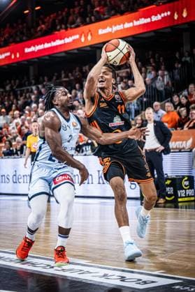 1. Basketball Bundesliga, easyCredit BBL, Saison 2025 2026, Herren, Pokal. Viertelfinale, 17.11.2025, RASTA Vechta - EWE Baskets Oldenburg Alonzo Verge ( 11 - RASTA Vechta) in Aktion Vechta RASTA Dome Niedersachsen Deutschland