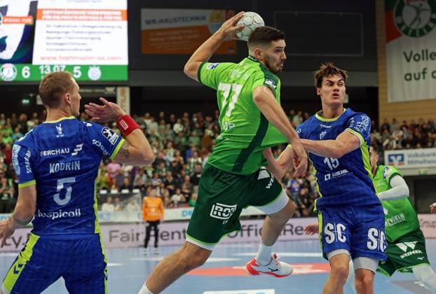 17.11.2025, xovx, Handball Daikin Handball Bundesliga, HSG Wetzlar - VfL Gummersbach v.l. Tilen Kodrin (VfL Gummersbach), Stefan Cavor (HSG Wetzlar), Miro Schluroff (VfL Gummersbach) Wetzlar Buderus-Arena Hessen Deutschland (DE)