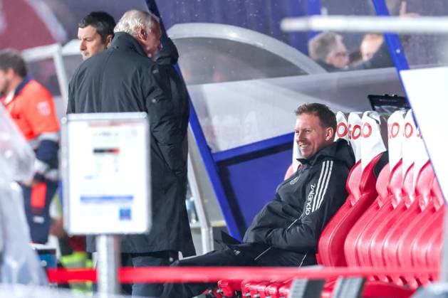 17.11.2025, Fußball, Länderspiel, WM-Qualifikation Europa, Deutschland - Slowakei, Red Bull Arena (Leipzig), 10. Spieltag, Saison 2025 2026: Sportdirektor Rudi Völler (GER rv) neben Nationaltrainer Julian Nagelsmann (GER hc) auf der Trainerbank vor dem Spiel Regulations prohibit any use of photographs as image sequences and or quasi-video. Sachsen Deutschland