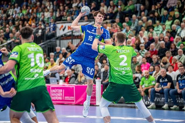 Handball Bundesliga; HSG Wetzlar - VfL Gummersbach, 17.11.25 Miro Schluroff (VfL Gummersbach, 15), Nikola Grahovac (HSG Wetzlar, 2), Josip Simic (HSG Wetzlar, 10) Handball Bundesliga; HSG Wetzlar - VfL Gummersbach: Wetzlar, 17.11.25 Copyright: xBEAUTIFULxSPORTS Roeczeyx