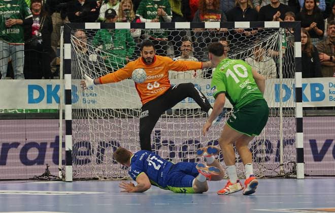 17.11.2025, xovx, Handball Daikin Handball Bundesliga, HSG Wetzlar - VfL Gummersbach v.l. Kristjan Horzen (VfL Gummersbach), Karim Hendawy (HSG Wetzlar), Josip Simic (HSG Wetzlar) Wetzlar Buderus-Arena Hessen Deutschland (DE)