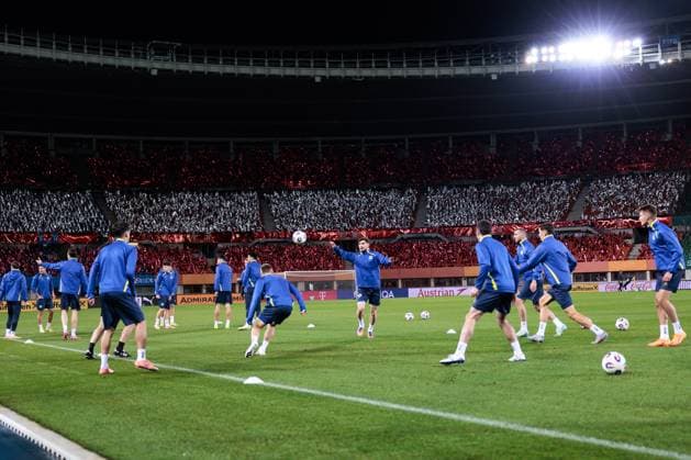 SOCCER - FIFA WC quali, AUT vs BIH VIENNA,AUSTRIA,17.NOV.25 - FIFA World Cup, WM, Weltmeisterschaft, Fussball 2026, European Qualifiers, group stage, OEFB international match, Länderspiel, Nationalmannschaft Austria vs Bosnia and Herzegovina, preview, training BIH. Image shows the team of BIH and an overview of the Ernst-Happel-Stadion. GEPAxpictures xArminxRauthner