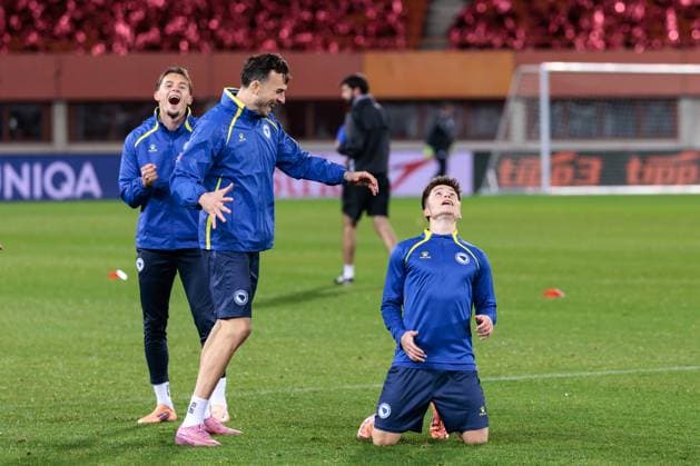 SOCCER - FIFA WC quali, AUT vs BIH VIENNA,AUSTRIA,17.NOV.25 - FIFA World Cup, WM, Weltmeisterschaft, Fussball 2026, European Qualifiers, group stage, OEFB international match, Länderspiel, Nationalmannschaft Austria vs Bosnia and Herzegovina, preview, training BIH. Image shows Amar Dedic, Haris Tabakovic and Esmir Bajraktarevic (BIH). GEPAxpictures xArminxRauthner