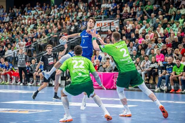 Handball Bundesliga; HSG Wetzlar - VfL Gummersbach, 17.11.25 Julian Köster (VfL Gummersbach, 7), Nikola Grahovac (HSG Wetzlar, 2), Jona Schoch (HSG Wetzlar, 22) Handball Bundesliga; HSG Wetzlar - VfL Gummersbach: Wetzlar, 17.11.25 Copyright: xBEAUTIFULxSPORTS Roeczeyx