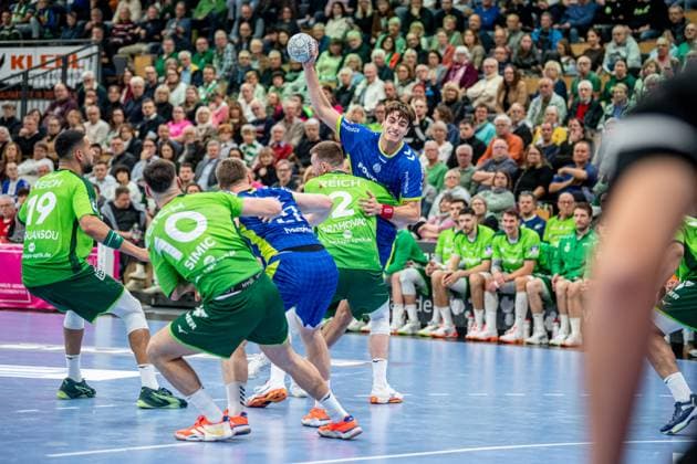 Handball Bundesliga; HSG Wetzlar - VfL Gummersbach, 17.11.25 Julian Köster (VfL Gummersbach, 7), Kristjan Horzen (VfL Gummersbach, 27), Josip Simic (HSG Wetzlar, 10), Nikola Grahovac (HSG Wetzlar, 2) Handball Bundesliga; HSG Wetzlar - VfL Gummersbach: Wetzlar, 17.11.25 Copyright: xBEAUTIFULxSPORTS Roeczeyx