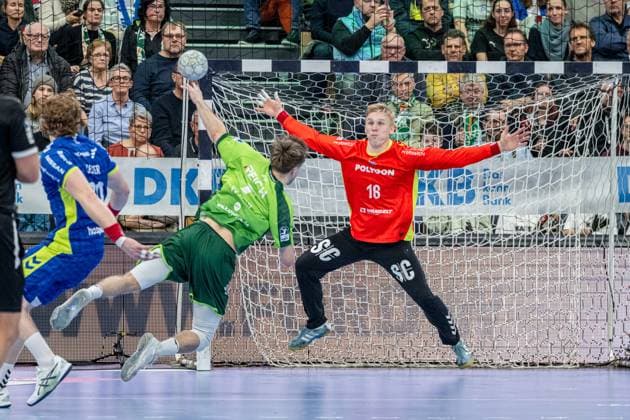 Handball Bundesliga; HSG Wetzlar - VfL Gummersbach, 17.11.25 Bertram Obling (VfL Gummersbach, 16), Niklas Theiß (HSG Wetzlar, 9) Handball Bundesliga; HSG Wetzlar - VfL Gummersbach: Wetzlar, 17.11.25 Copyright: xBEAUTIFULxSPORTS Roeczeyx
