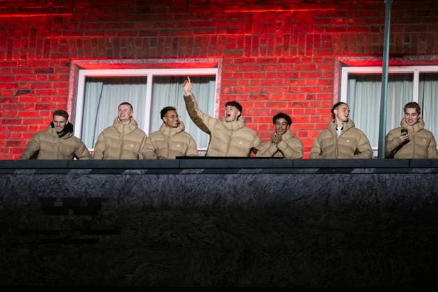 251117 Martin odegaard, Erling Braut Haaland, Antonio Nusa, Jorgen Strand Larsen, Oscar Bobb, Thelo Aasgard and Kristian Thorstvedt of Norway during a team reception at Radhusplassen on November 17, 2025 in Oslo. Photo: Jon Olav Nesvold BILDBYRAN COP 217 JE0108 fotboll football soccer fotball FIFA World Cup, WM, Weltmeisterschaft, Fussball qualifier norway team reception bbeng Copyright: JONxOLAVxNESVOLD BB251117JE015