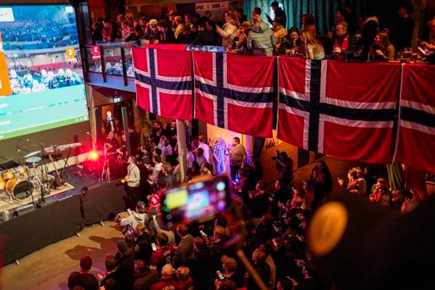 Folk festival after World Cup qualification Oslo 20251117 The men s national team celebrates the World Cup qualification at Carl s pub in Oslo Photo Terje Bendiksby NTB Oslo Norway EDITORIAL USE ONLY RESTRICTED USE FOR BETTING COMPANIES  Copyright: xTerjexBendiksbyx xNTBx