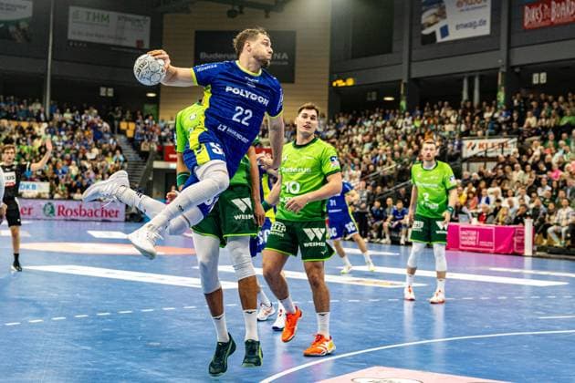 Kentin Mahe (VfL Gummersbach, 22) vs Josip Simic (HSG Wetzlar, 10) GER, HSG Wetzlar vs VfL Gummersbach, Handball, 1. Bundesliga Herren, 12. Spieltag, Spielzeit 2025 2026, 17.11.2025 GER, HSG Wetzlar vs VfL Gummersbach, Handball, 1. Bundesliga Herren, 12. Spieltag, Spielzeit 2025 2026, 17.11.2025 Wetzlar Copyright: xEibner-Pressefoto GerhardxWingenx EP_GWR