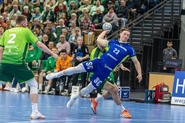 Ole Pregler (VfL Gummersbach, 23) vs Nikola Grahovac (HSG Wetzlar, 02) GER, HSG Wetzlar vs VfL Gummersbach, Handball, 1. Bundesliga Herren, 12. Spieltag, Spielzeit 2025 2026, 17.11.2025 GER, HSG Wetzlar vs VfL Gummersbach, Handball, 1. Bundesliga Herren, 12. Spieltag, Spielzeit 2025 2026, 17.11.2025 Wetzlar Copyright: xEibner-Pressefoto GerhardxWingenx EP_GWR