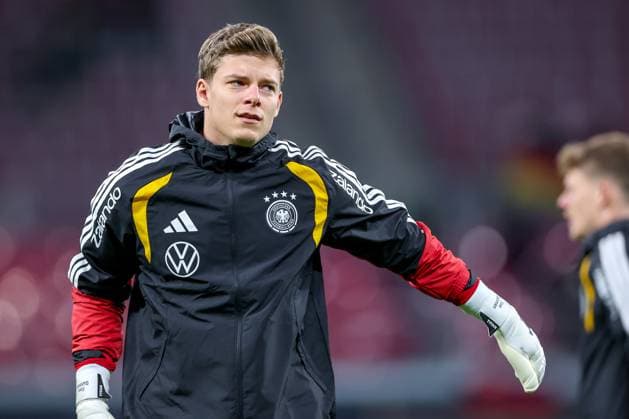 17.11.2025, Fußball, Länderspiel, WM-Qualifikation Europa, Deutschland - Slowakei, Red Bull Arena (Leipzig), 10. Spieltag, Saison 2025 2026: Torwart Finn Dahmen (GER 21) beim Aufwärmen Training vor dem Spiel Regulations prohibit any use of photographs as image sequences and or quasi-video. Sachsen Deutschland