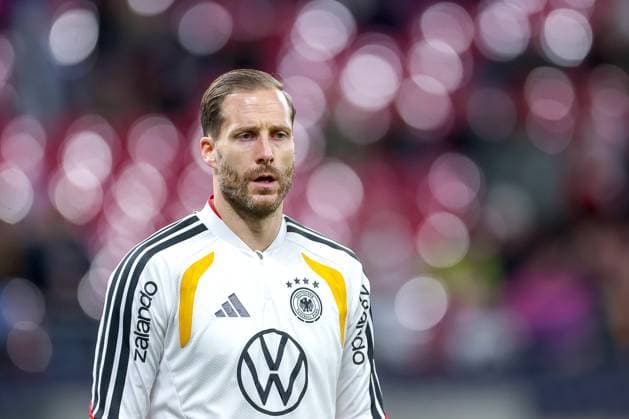 17.11.2025, Fußball, Länderspiel, WM-Qualifikation Europa, Deutschland - Slowakei, Red Bull Arena (Leipzig), 10. Spieltag, Saison 2025 2026: Torwart Oliver Baumann (GER 01) beim Aufwärmen Training vor dem Spiel Regulations prohibit any use of photographs as image sequences and or quasi-video. Sachsen Deutschland