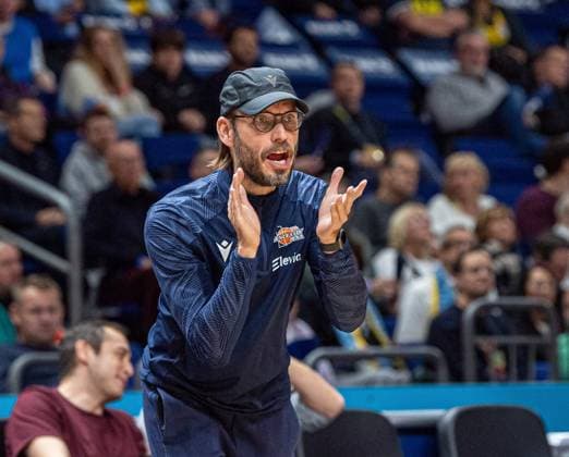 Basketball, Herren, Saison 2025 2026, BBL Pokal (Viertelfinale), Alba Berlin - Science City Jena, Trainer Björn Harmsen (Jena), 17.11.2025, Copyright: xSebastianxRäppold MatthiasxKochx