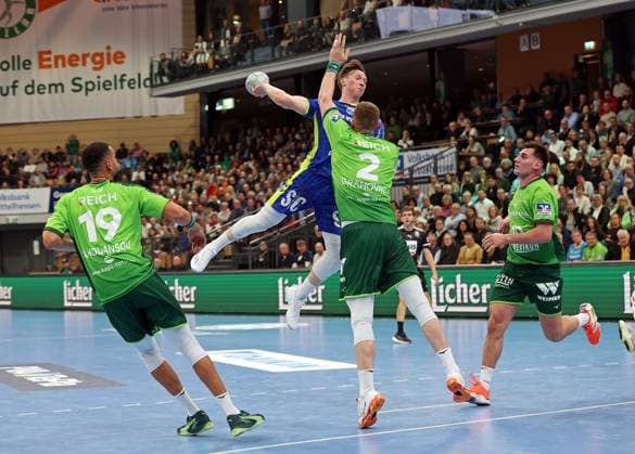 17.11.2025, xovx, Handball Daikin Handball Bundesliga, HSG Wetzlar - VfL Gummersbach v.l. Philipp Ahouansou (HSG Wetzlar), Ole Pregler (VfL Gummersbach), Nikola Grahovac (HSG Wetzlar), Josip Simic (HSG Wetzlar) Wetzlar Buderus-Arena Hessen Deutschland (DE)
