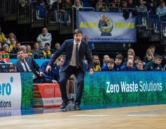 Basketball, Herren, Saison 2025 2026, BBL Pokal (Viertelfinale), Alba Berlin - Science City Jena, Trainer Pedro Calles (Alba), 17.11.2025, Copyright: xSebastianxRäppold MatthiasxKochx