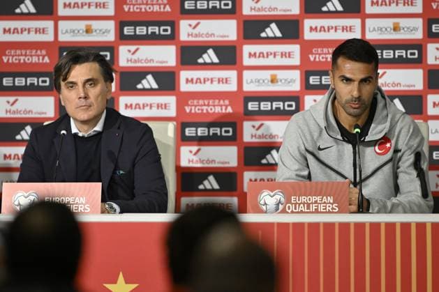Ahead of Spain v Turkiye - 2026 FIFA World Cup, WM, Weltmeisterschaft, Fussball European Qualifiers SEVILLA, SPAIN - NOVEMBER 17: Turkiye national team, Nationalteam coach Vincenzo Montella (L) and Turkish national football player Zeki Celik (R) attend a press conference, PK, Pressekonferenz held at La Cartuja Stadium ahead of the 2026 FIFA World Cup European Qualifiers Group E 6th match between Spain and Turkiye, in Sevilla, Spain on November 17, 2025. Burak Akbulut Anadolu Sevilla Spain. Editorial use only. Please get in touch for any other usage. Copyright: x2025xAnadoluxBurakxAkbulutx