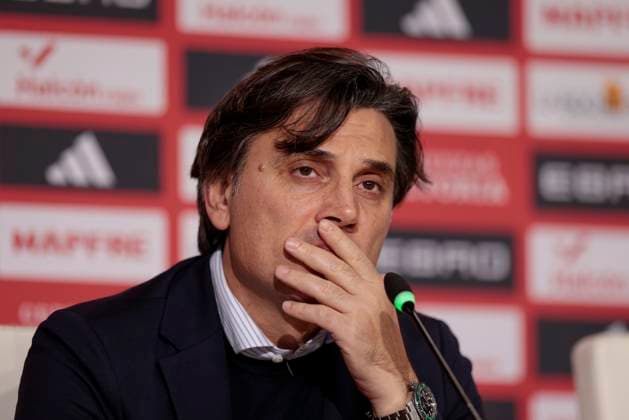 Spain V Turkiye - FIFA World Cup, WM, Weltmeisterschaft, Fussball 2026 Qualifier Vincenzo Montella of Turkiye attends a press conference, PK, Pressekonferenz during the FIFA World Cup 2026 Qualifier match between Spain and Turkiye at La Cartuja Stadium in Seville, Spain, on November 17, 2025. Seville Spain  Copyright: xJosexLuisxContrerasx originalFilename:joseluiscontreras-spainvtu251117_npxQA.jpg