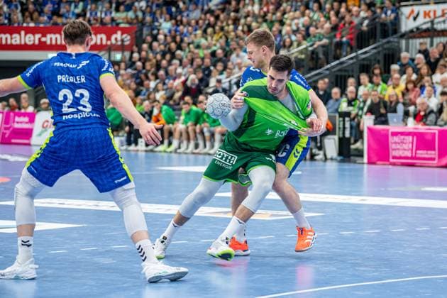Handball Bundesliga; HSG Wetzlar - VfL Gummersbach, 17.11.25 Filip Vistorop (HSG Wetzlar, 4), Ole Pregler (VfL Gummersbach, 23), Ellidi Snaer Vidarsson (VfL Gummersbach, 4) Handball Bundesliga; HSG Wetzlar - VfL Gummersbach: Wetzlar, 17.11.25 Copyright: xBEAUTIFULxSPORTS Roeczeyx