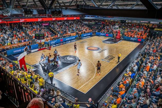 1. Basketball Bundesliga, easyCredit BBL, Saison 2025 2026, Herren, Pokal. Viertelfinale, 17.11.2025, RASTA Vechta - EWE Baskets Oldenburg RASTA Dome (Spielstätte - RASTA Vechta) während der Partie Vechta RASTA Dome Niedersachsen Deutschland