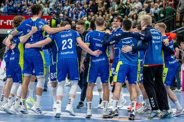 Handball Bundesliga; HSG Wetzlar - VfL Gummersbach, 17.11.25 VfL Gummersbach feiert den Auswärtssieg Handball Bundesliga; HSG Wetzlar - VfL Gummersbach: Wetzlar, 17.11.25 Copyright: xBEAUTIFULxSPORTS Roeczeyx