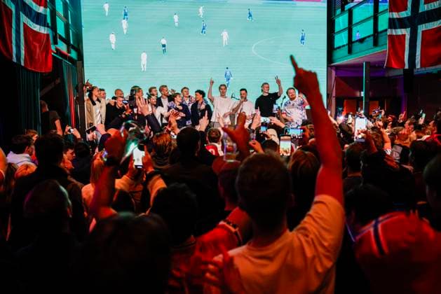 Folk festival after World Cup qualification Oslo 20251117 The men s national team celebrates the World Cup qualification at Carl s pub in Oslo Photo Jonas Been Henriksen NTB Oslo Norway EDITORIAL USE ONLY RESTRICTED USE FOR BETTING COMPANIES  Copyright: xJonasxBeenxHenriksenx xNTBx