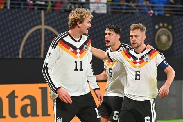 Torjubel Nick WOLTEMADE (GER) znach Tor um 1-0 mit Joshua KIMMICH (GER) und Aleksandar PAVLOVIC (GER) Jubel,Freude,Begeisterung,,Aktion. Fussball Laenderspiel, WM Qualifikation Gruppe A Spieltag 06, Deutschland (GER) - Slowakei (SVK) am 17.11.2025, RED BULL ARENA Â